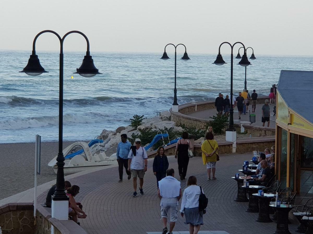 Lujoso Estudio Frontal Al Mar Torremolinos Bagian luar foto